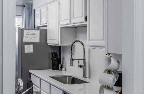 Rutledge Hill House | Free Parking! 4 Blocks to Broadway! No Bunks!