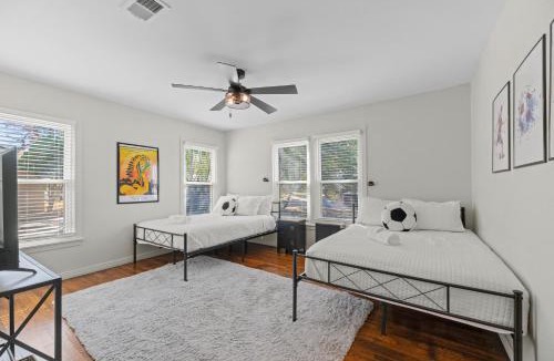 Central Arlington House | Game Day Getaway