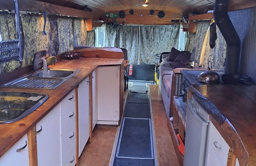 Karapiro House | Get away from it all, relax in a 1971 Bedford bus over looking lake Karapiro