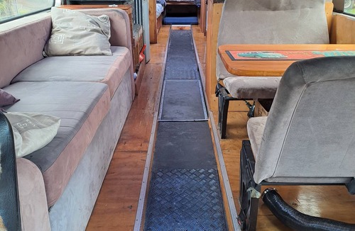 Karapiro House | Get away from it all, relax in a 1971 Bedford bus over looking lake Karapiro
