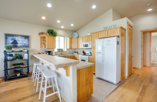 Gold Beach House | Gold Beach Retreat: Private Hot Tub + Ocean Views!
