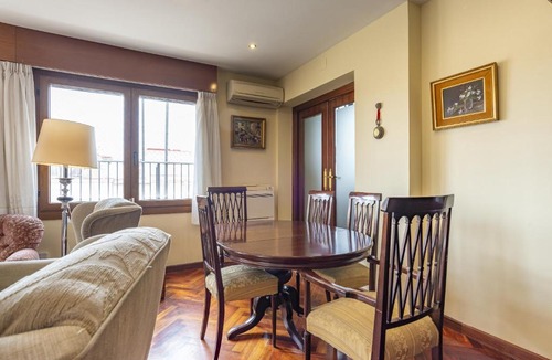 Ensanche Centro Apartment | Gran Ático en el Soho de Málaga para 7