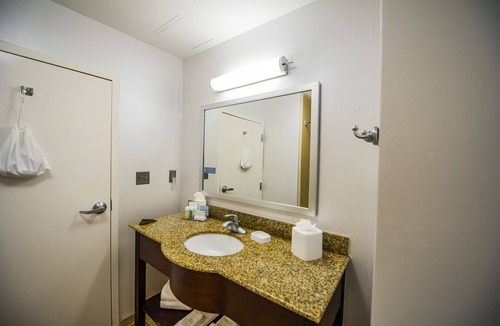 Wakefield-Peacedale Hotel | Hampton Inn South Kingstown - Newport Area
