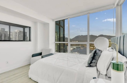 Coal Harbour Apartment | Harbour-view Apartment in Downtown