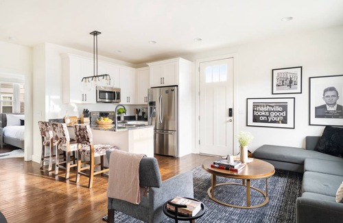 South Nashville House | Hart Suite 1 by AvantStay Gorgeous Town House w/ Modern Amenities in Nashville!