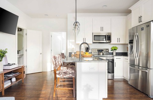 Chestnut Hill Cottage | Hart Suite 10 by Avantstay Gorgeous Town House w/Modern Amenities in Nashville!