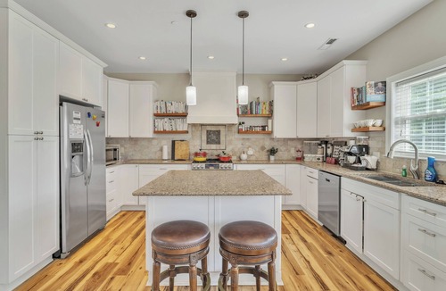 Winston - Salem House | Heated Pool King Bed Jacuzzi Bath Arcade