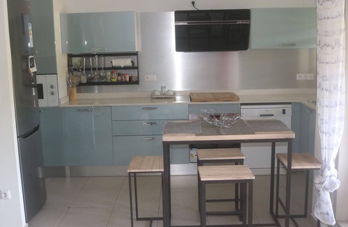 Perinet Apartment | Hebergement Pom'kanel