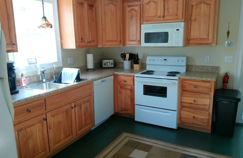 Parrott Cottage | Hokie Football is Back @The River House near VT & RU. Dogs Ok- Kayak, Tube