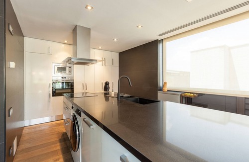 El Papiol House | Holiday Home 'Espai Oliveres' with Private Pool, Wi-Fi and Air Conditioning