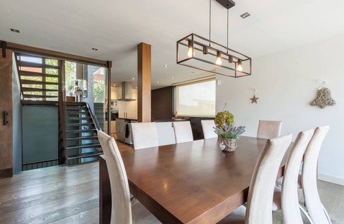 El Papiol House | Holiday Home 'Espai Oliveres' with Private Pool, Wi-Fi and Air Conditioning