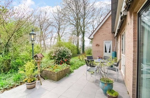 Nieuwkuijk House | Holiday home near the Efteling with garden