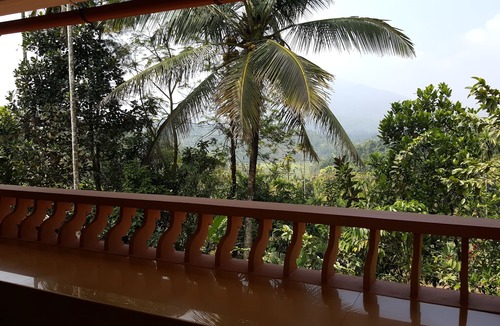 Pinangode House | Homestay for families