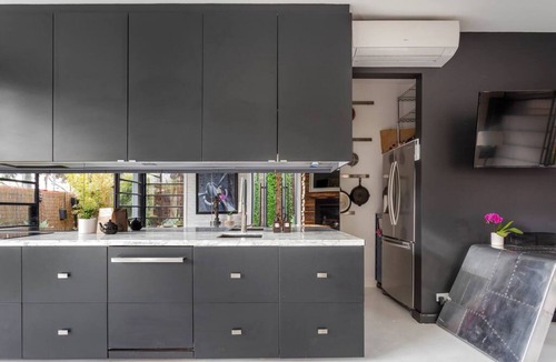Windsor Apartment | House of Windsor by Ready Set Stay - Kings Domain - Fully Fenced and WIFI