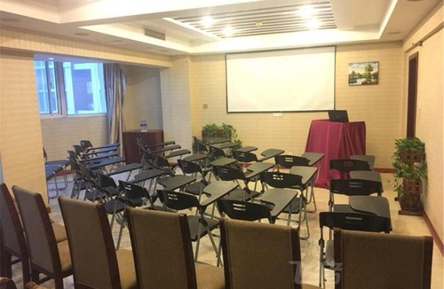 Xinwu District Hotel | Huanyu Holiday Hotel