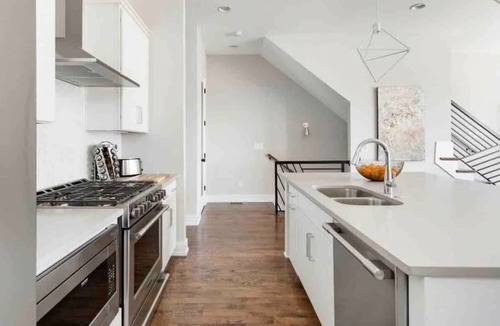 Hadley - Washington House | Huge Nashville Stunner Breathtaking Downtown Views