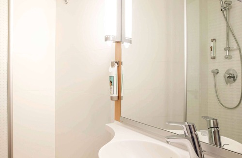 Cornella de Llobregat Hotel | ibis Barcelona Cornella