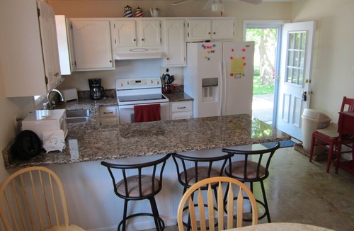 Eastward Look House | IMMACULATE HOUSE-WI FI, A/C, SLEEPS 12, 3 FULL BATHS, WALK TO BEACHnAUG 2-9 OPEN