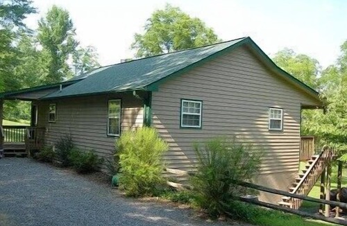 Hayesville House | Lakeside Serenity: Lakefront-Pool Table- 4X4 Needed