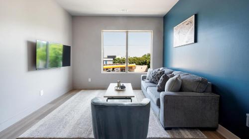 Inglewood Apartment | Landing Stunning 1BD Rooftop Lounge