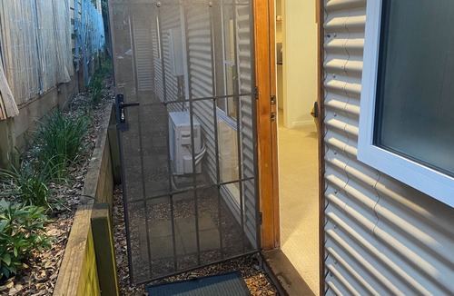 Yass Bed & Breakfast | Large Private Room with Ensuite includes Continental Breakfast