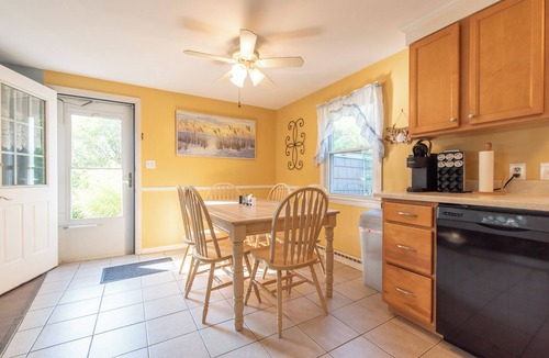 Briggs Farm House | LINENS and BATH TOWELS provided CENTRAL AIR!