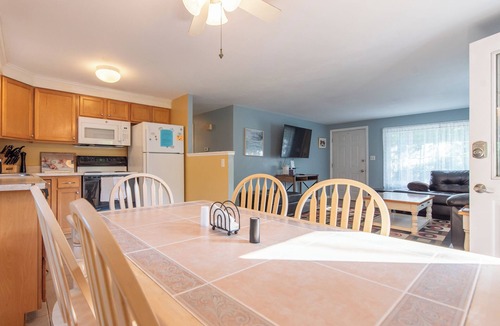 Briggs Farm House | LINENS and BATH TOWELS provided CENTRAL AIR!