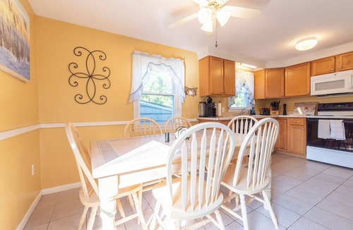 Briggs Farm House | LINENS and BATH TOWELS provided CENTRAL AIR!