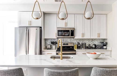 Park View Apartment | Luxe 6-BR + Rooftop Patio | Parking | Metro