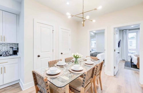 Park View Apartment | Luxe 6-BR + Rooftop Patio | Parking | Metro