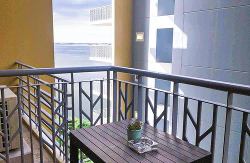 Tambo Apartment | Luxurious 3BR with Sunset, Pool View across Okada Manila II 12pax