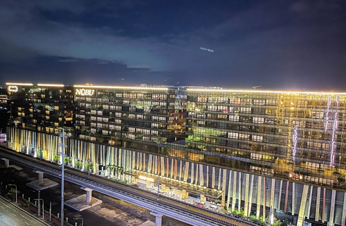 Tambo Apartment | Luxurious 2-bedroom Penthouse across City of Dreams near Airport
