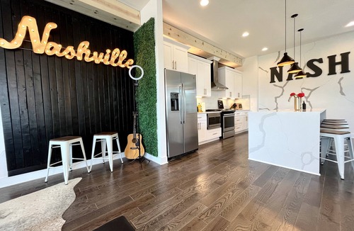 Hurwood Heights House | ★Massive Roofdeck★NEW Home-4Bd/3.5Ba- 3miles to downtown