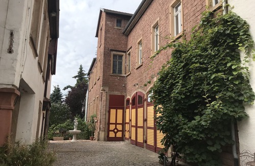 Rhodt unter Rietburg Apartment | Modern apartment in a renovated 18th century historic landmark