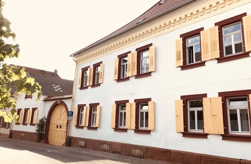 Rhodt unter Rietburg Apartment | Modern apartment in a renovated 18th century historic landmark