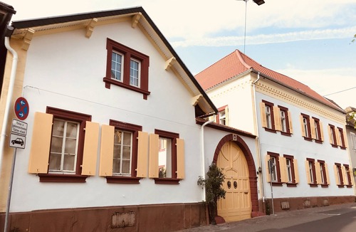 Rhodt unter Rietburg House | Modern apartment in a renovated 18th century historic landmark