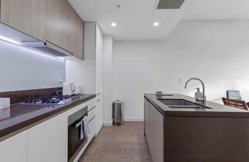 Waterloo Apartment | Modern City-Fringe Townhouse