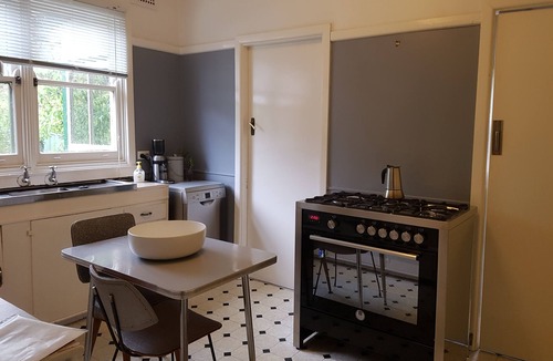 Katoomba House | Moonya, the writer's retreat, the 1950s vintage holiday home and house gallery