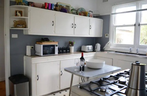 Katoomba House | Moonya, the writer's retreat, the 1950s vintage holiday home and house gallery
