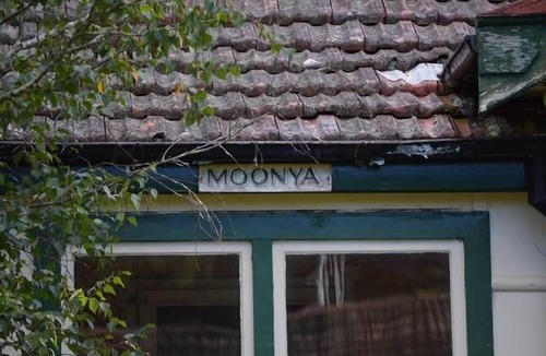 Katoomba House | Moonya, the writer's retreat, the 1950s vintage holiday home and house gallery
