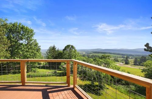 Tunkhannock House | Mountain Retreat Stunning Views Hot Tub Fire Pit