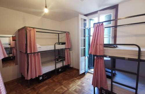 El Prat de Llobregat Hostel | Mucha Masia Hostel Rural Urba