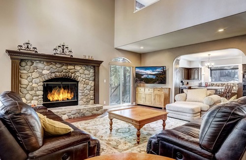 Lower Kingsbury Condo | Mystic Pine -30+ day rental