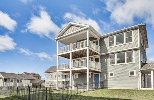 Narragansett House | Narragansett Home with Scenic Views Walk to Beach!