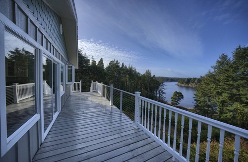Langlois House | Natural Beauty Surrounds This Lakefront Property