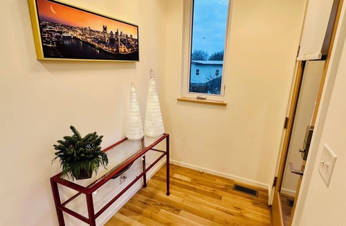 Shelby Hills House | New Luxury Custom House near Downtown, spacious & modern with Fun Amenities!