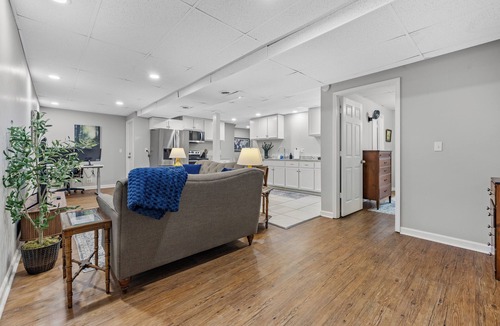 Inglewood Apartment | NEW! Work & Wander Den: Suburb Lock-Off East Nash