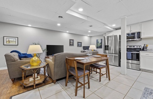 Inglewood Apartment | NEW! Work & Wander Den: Suburb Lock-Off East Nash