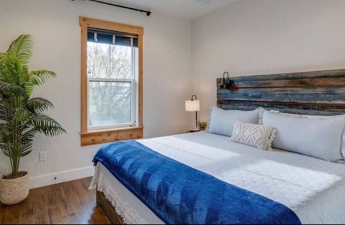 Hadley - Washington House | Newest Nashville · Perfect Home Downtown!