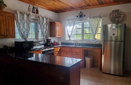 Nassau House | Newly Renovated. Less than 5 minutes walk to the Beach! Free Hi Speed WiFi!